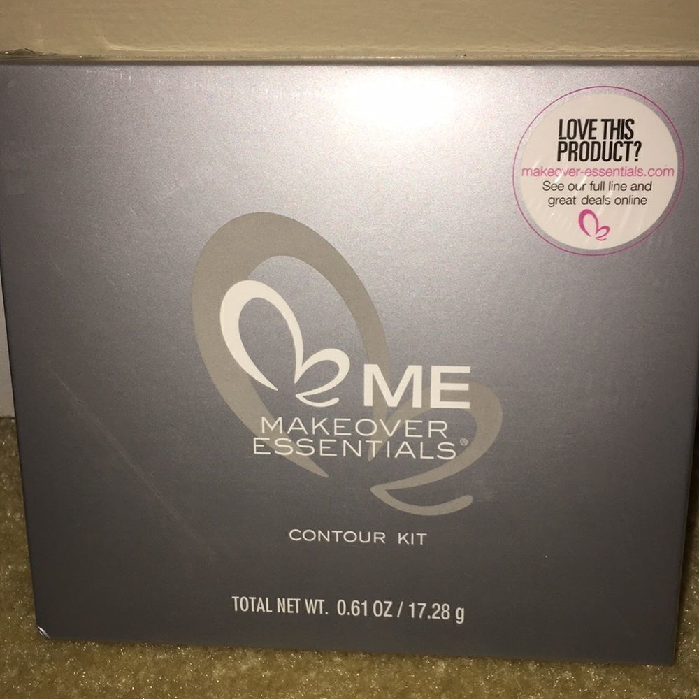 Me Makeover Essentials contour kit